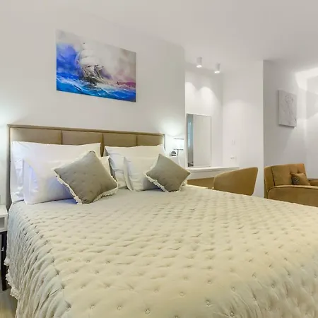 Irini Luxury Nocleg ze śniadaniem 4*