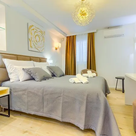 Alojamento de Acomodação e Pequeno-almoço Irini Luxury