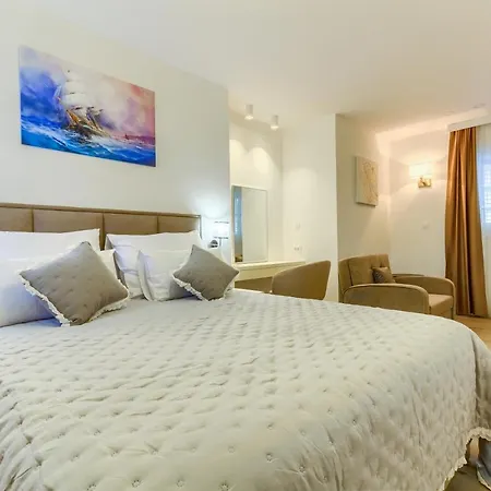 Irini Luxury Bed & Breakfast 4*