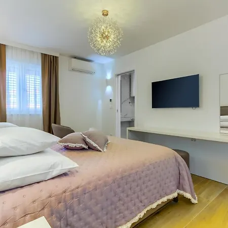 Irini Luxury Nocleg ze śniadaniem 4*