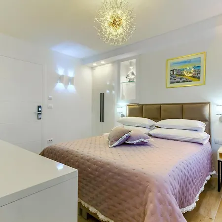 Irini Luxury Nocleg ze śniadaniem 4*