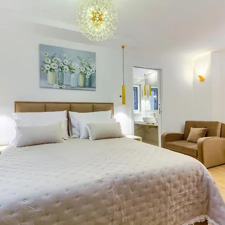 Irini Luxury Alojamento de Acomodação e Pequeno-almoço 4*