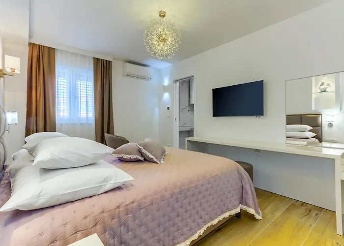Irini Luxury Bed & Breakfast 4*