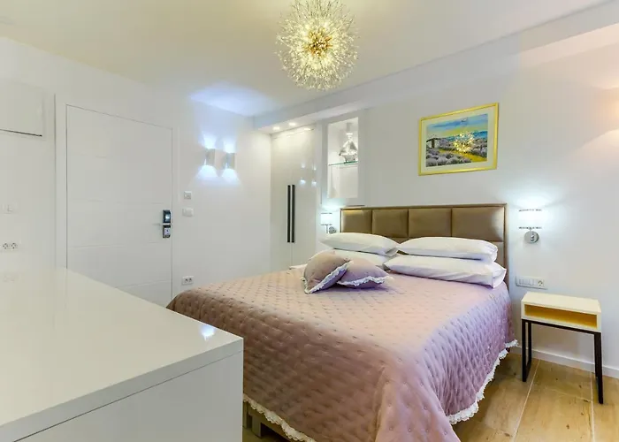 Irini Luxury Bed & Breakfast 4*