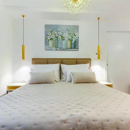 Irini Luxury Готель типу 