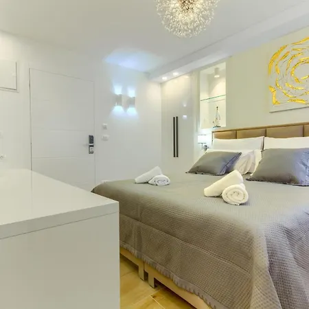 Irini Luxury Готель типу 