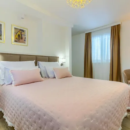 Irini Luxury Готель типу 