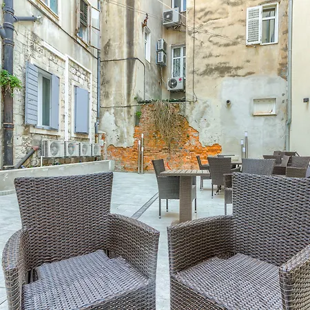 Irini Luxury Frühstückspension 4*