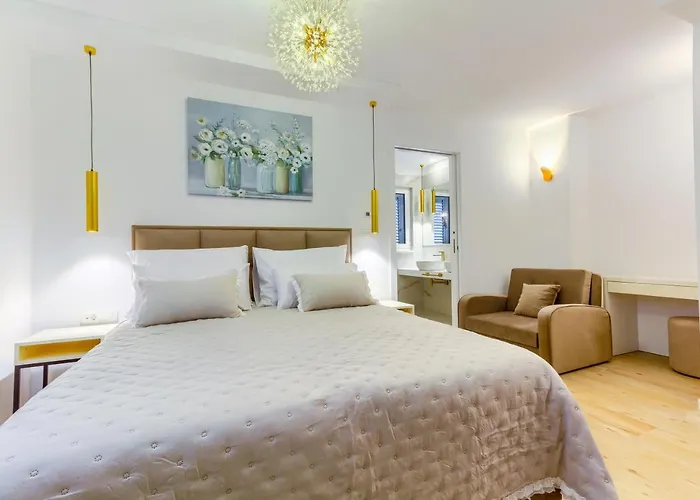 Irini Luxury Bed & Breakfast 4*