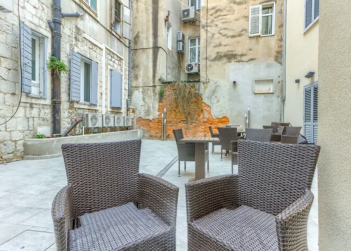 Irini Luxury Bed & Breakfast 4*