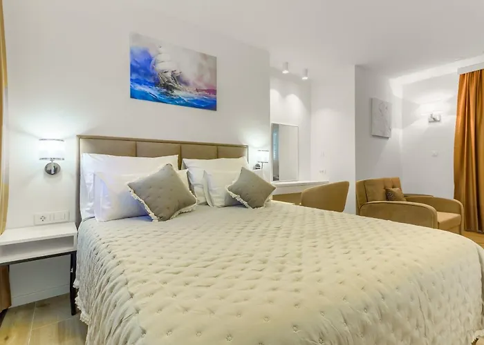 Irini Luxury לינה וארוחת בוקר 4*